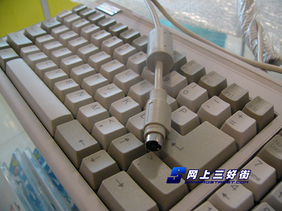 PLUM青軸機(jī)械白鍵盤實(shí)測(cè)體驗(yàn) 手感一流，貿(mào)易代理新選